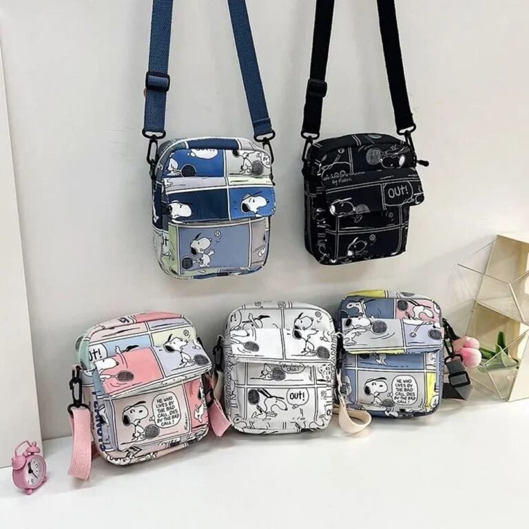 Peanuts Snoopy cartoon crossbody shoulder bag for women with adjustable strap