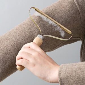 eco-friendly-lint-remover-for-clothes-and-fabric-shaver-for-sweaters-and-coats
